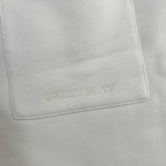 NWT SWEATY BETTY High Waisted Drawstring Sweater Off White Elevated Shorts Sz L - Picture 8 of 11